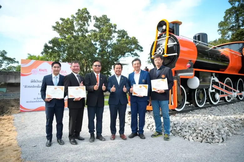 รศ. ดร.คมสัน มาลีสี (ที่ 4 จากซ้าย) อธิกา...