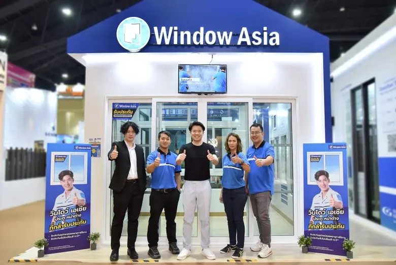 คุณธนินทร์ รัตนศิริวิไล (กลาง) ประธานเจ้า...