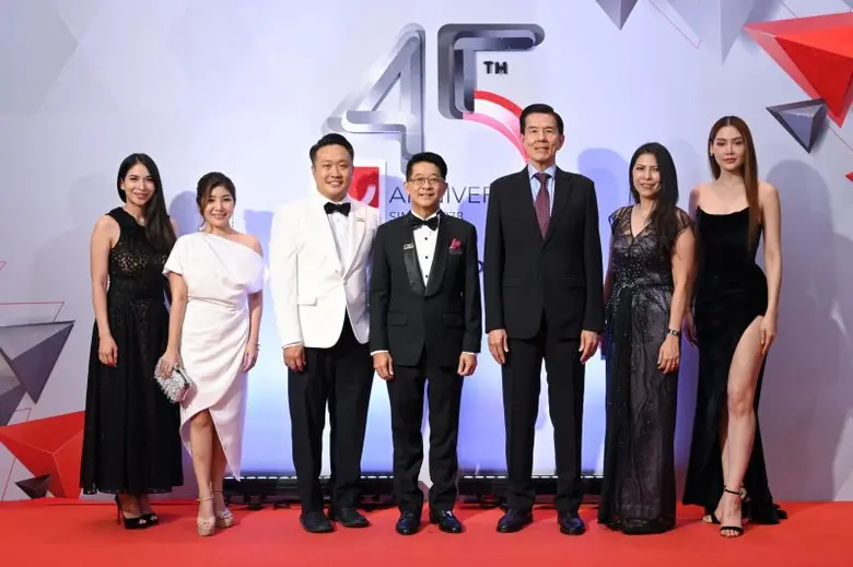 4 สาวสวย ปุณิกา กุลสุนทรรัตน์ รองอันดับ 2...