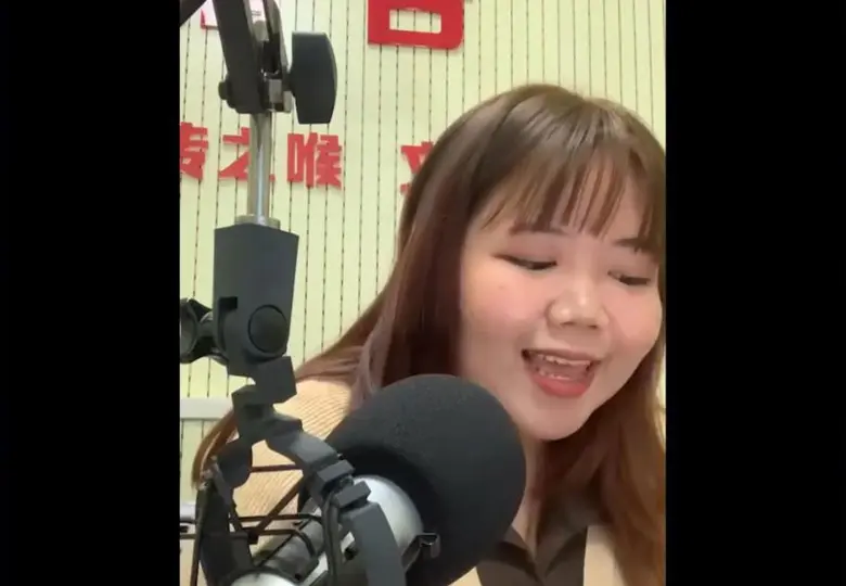 DEK คณะศิลปศาสตร์ ม.ศรีปทุม โครงการแลกเปลี่ยน 2+2 SPU + Xi'an ปล่อยของ! โชว์สกิลทักษะภาษาจีน ร่วมจัดรายการวิทยุเสียงตามสาย ที่ ม.ซีอาน