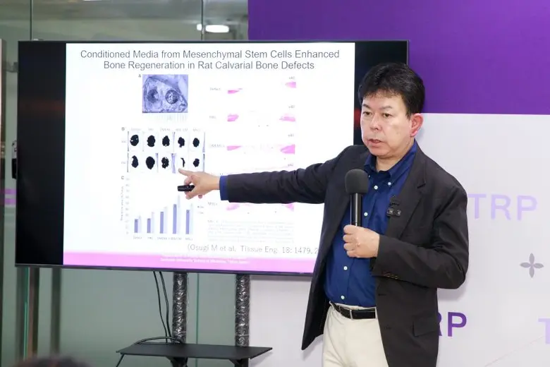 ธีรพร ตอกย้ำผู้นำศัลยกรรมใบหน้า โชว์ความสำเร็จการใช้ FAT STEM CELL พร้อมนำเทรนด์ศัลยกรรมยุคใหม่ "ปลอดภัย- เป็นธรรมชาติ" ไม่ต้องเจ็บตัวซ้ำ