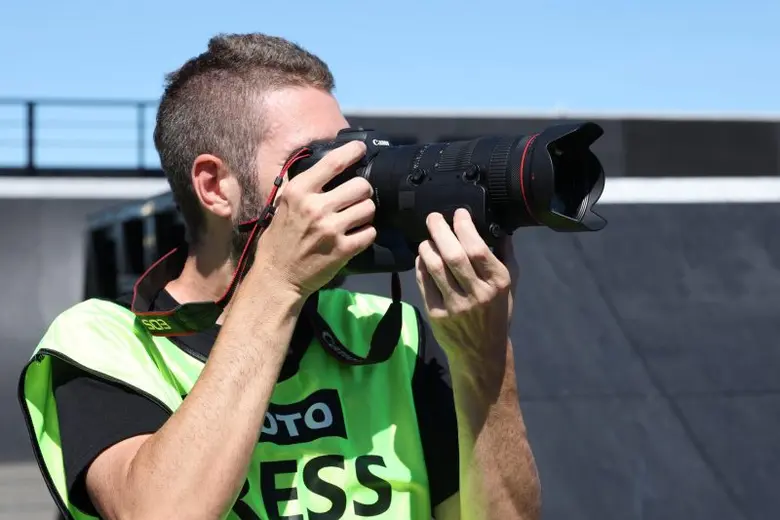 ทำงานร่วมกับ Power Zoom Adapter PZ-E2 รุ่...