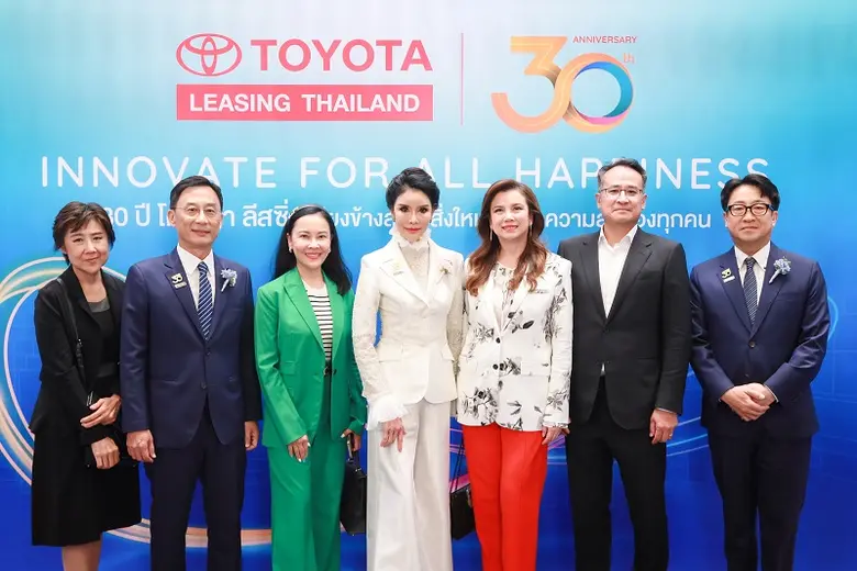 คุณนนทกานต์ ทัพพะรังสี อึง (ที่สามจากขวา)...