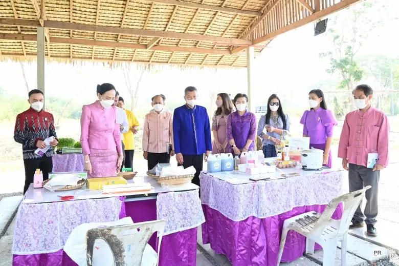 ผศ.ดร.ลินดา เกณฑ์มา อธิการบดีมหาวิทยาลัยร...