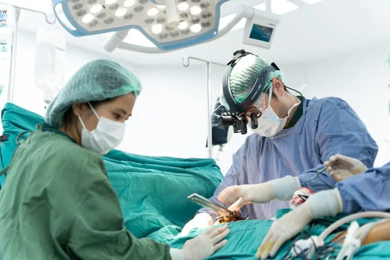 รพ.แพทย์รังสิต นำเทคนิค "หัวใจไม่หยุดเต้นขณะผ่าตัด" และไม่ใช้เครื่องปอดและหัวใจเทียม (Heart - lung machine) ลดภาวะแทรกซ้อนผู้ป่วยโรคหัวใจ เป็นรพ.เอกชนหนึ่งเดียวในปทุมธานี และกรุงเทพฯตอนเหนือที่ทำได้