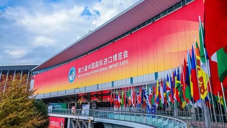 นายโอเวน เมสซิก (Owen Messick) ผู้ประกอบก...