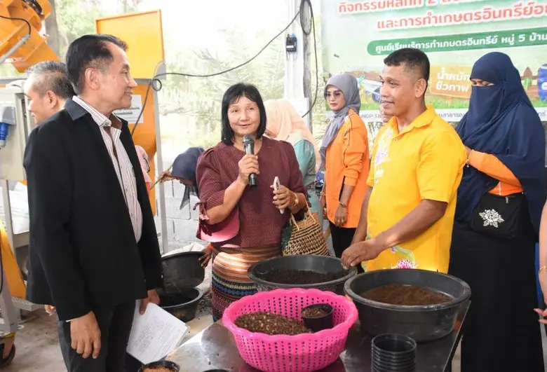 วช. ร่วมกับ กอ.รมน. มอบนวัตกรรม เพื่อเสริมสร้างความเข้มแข็งของวิสาหกิจชุมชนกลุ่มสตรีผลิตกล้วยกรอบแก้ว วิสาหกิจชุมชนเกษตรผสมผสาน และวิสาหกิจชุมชนกลุ่มเลี้ยงโคเนื้อต้นน้ำ จังหวัดปัตตานี