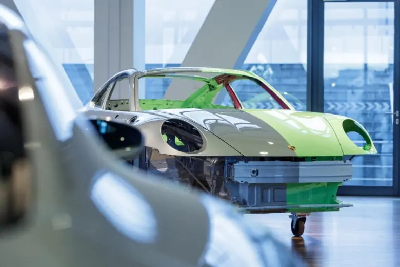 ปอร์เช่ เอจี (Porsche AG) และ H2 Green St...