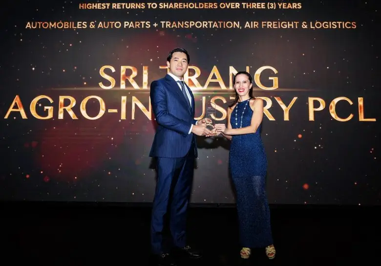 นายวีรสิทธิ์ สินเจริญกุล (ซ้าย) กรรมการผู...