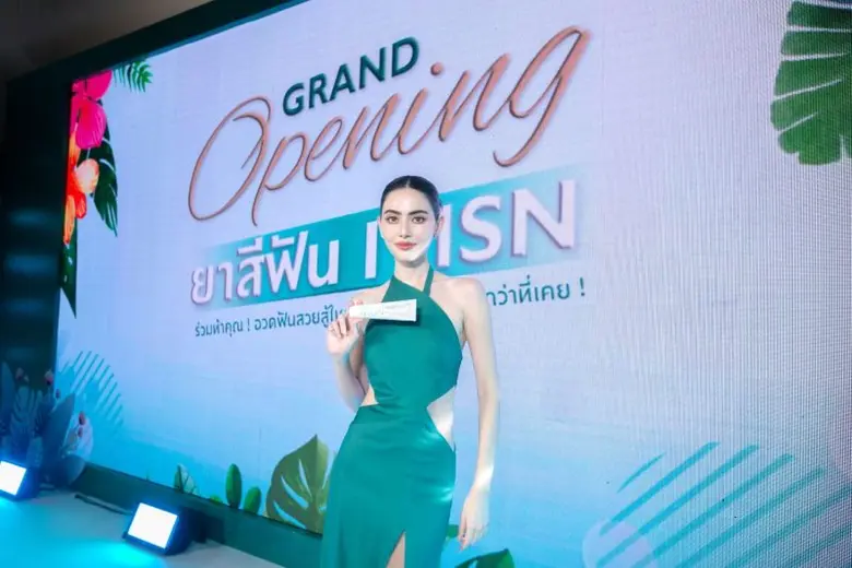  "ใหม่ ดาวิกา" พรีเซนเตอร์ไอวิศน์ ยาสีฟันสมุนไพรโมเดิร์นเวอร์ชั่น นำทัพ ดา เอ็นโดรฟิน-เฟิร์ส-ข้าวตัง เผยยิ้มสะกดใจ