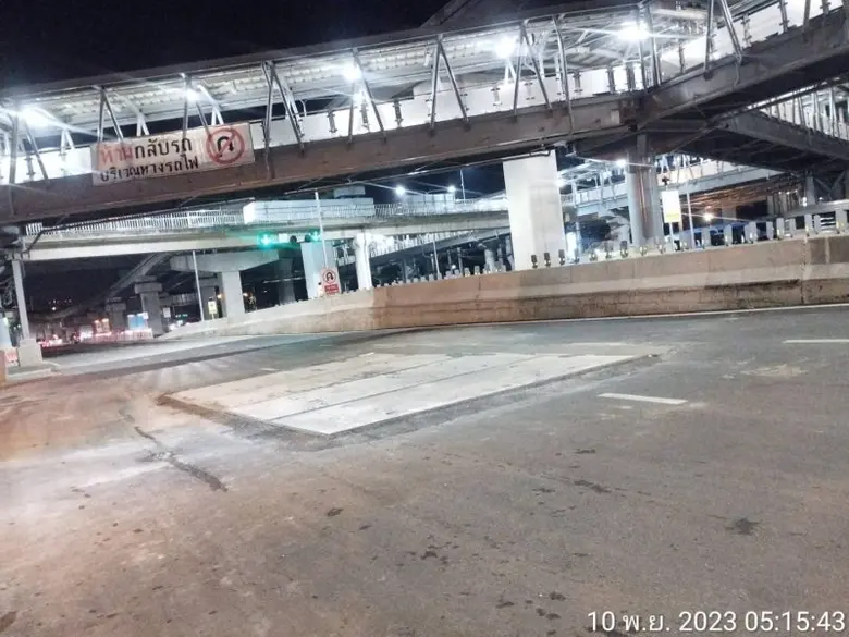 กทม.ประสาน กฟน.แก้ไขฝาบ่อพักชั่วคราว-ตรวจสอบผิวจราจรแนวรถไฟฟ้าสายสีเหลือง ถ.ศรีนครินทร์