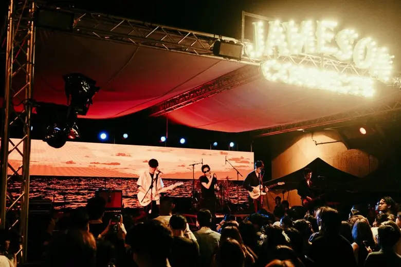 แจ่มให้สุดส่งท้ายปี ค่ายเพลง What The Duc...