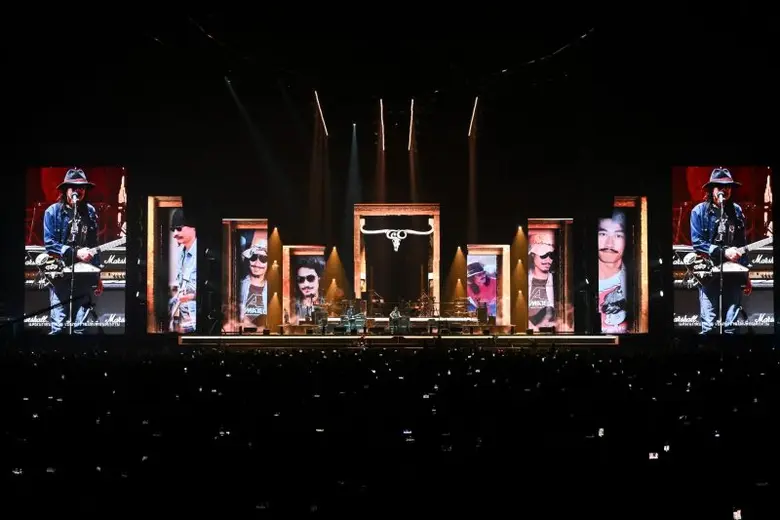 จากที่เป็นคอนเสิร์ตในวาระครบรอบ 40 ในการท...