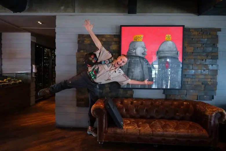 สการ์เล็ตร่วมกับ @billbensley (บิล เบนสเล...