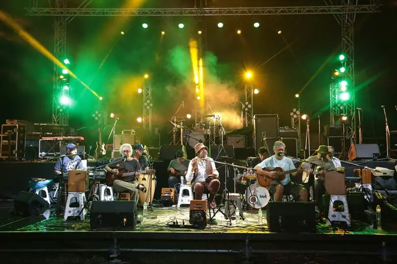 ผู้จัดอิ่มใจ ฝนซู่ แต่แฟนคลับสู้กลับกว่า ...