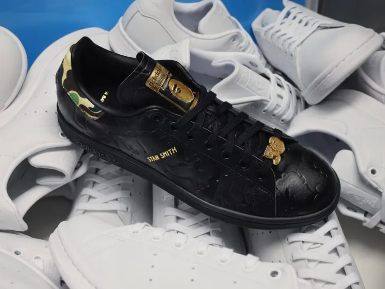 อาดิดาส ออริจินอลส์ และ BAPE(R) เตรียมปล่อยรองเท้า BAPE(R) STAN SMITH ในคอลแลปส์ครบรอบ 30 ปี