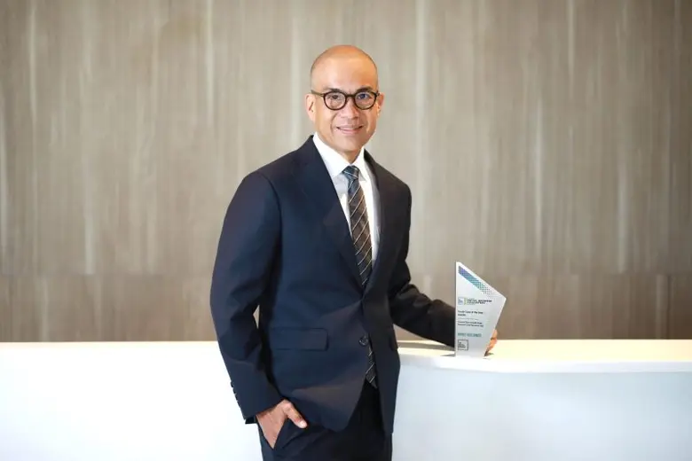 "บัตรเครดิตยอดเยี่ยมแห่งปี" นายอธิศ รุจิร...