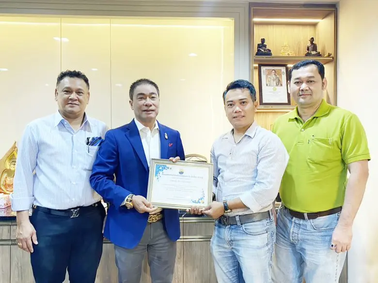 นายสุขสันต์ ยศะสินธุ์ (ที่ 2 จากซ้าย) ประ...