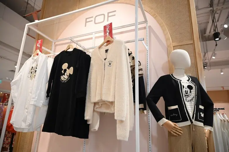 "ห้างโรบินสันและศูนย์การค้าโรบินสันไลฟ์สไตล์" ร่วมกับ "เดอะ วอลท์ ดิสนีย์ ประเทศไทย" ฉลองเทศกาลแห่งความสุขส่งท้ายปีกับแคมเปญ "ROBINSON & ROBINSON LIFESTYLE WONDER CELEBRATION"