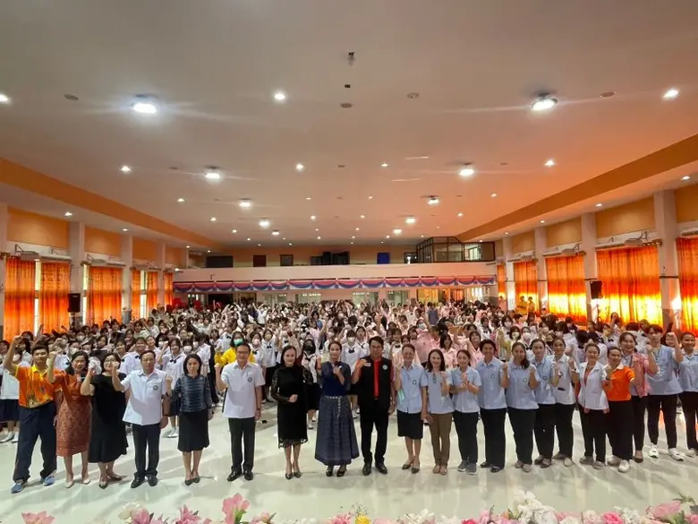 'นครพนม' ปฏิบัติการฉีดวัคซีน HPV 'นพ.ปรีดา วรหาร' พร้อมคณะฯ ตรวจเยี่ยมจุดบริการ รร.ปิยะฯ