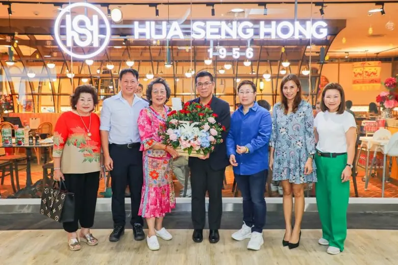 นายวิศาล สิปิยารักษ์ (ที่ 4 จากซ้าย) กรรม...