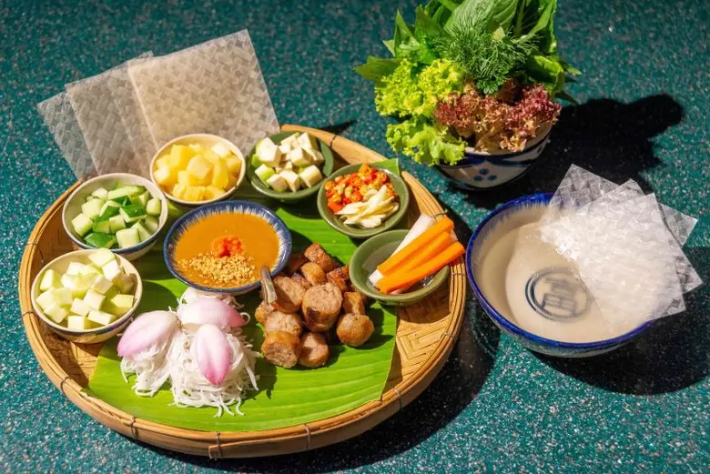 ไอคอนสยาม ส่งตรงความอร่อยสุดพิเศษ จากร้านอาหารเวียดนามเอเชียนซีฟู้ด "?n C?m ?n C?"