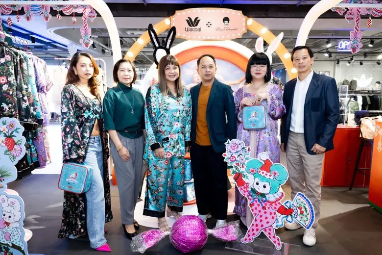 ประณต เวสารัชวิทย์ (ขวาสุด) กรรมการบริหาร...