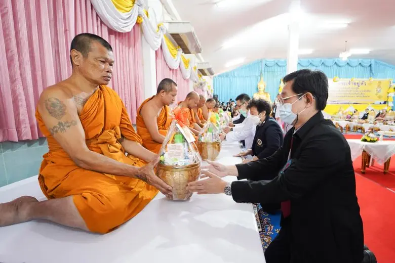 คลินิกการประกอบโรคศิลปะ สาขาการแพทย์แผนจีนหัวเฉียว ร่วมถวายผ้าพระกฐินพระราชทาน ประจำปี 2566 ณ วัดพราหมณี จังหวัดนครนายก