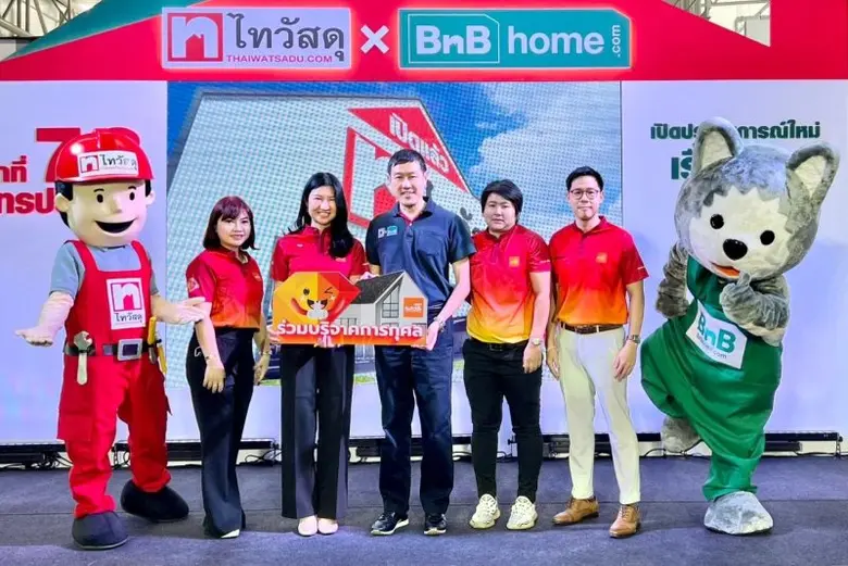 ดร.พิชญานันท์ ล้อวรลักษณ์ (ที่ 2 จากซ้าย) ผู้ช่วยปร...