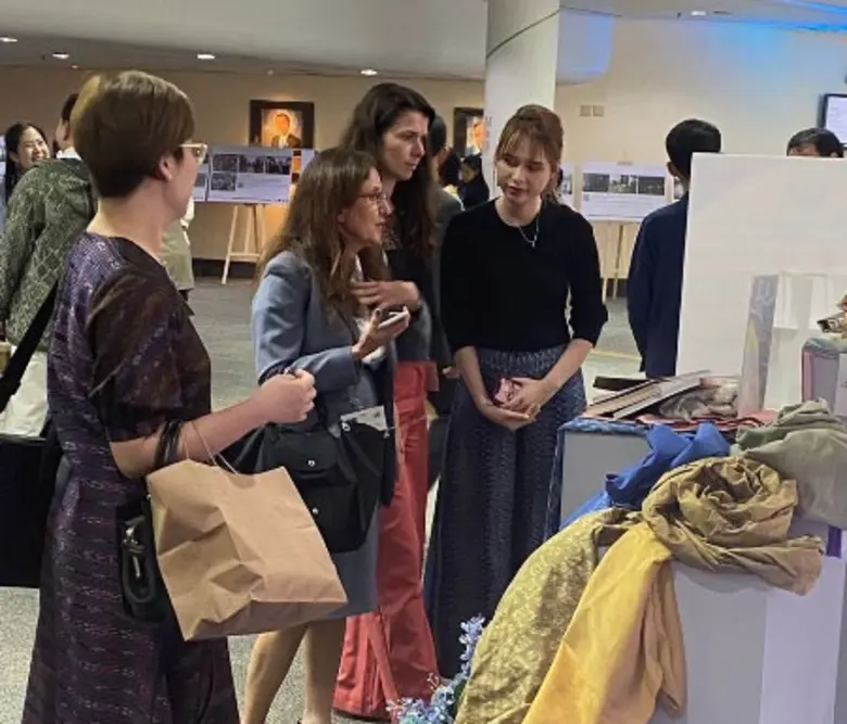 CONGRATULATIONS! DEK เก่ง สาขาธุรกิจการบิน CoTH SPU ที่ได้ร่วมทำหน้าที่พิธีกรภาคภาษาอังกฤษ ในงาน "โครงการแฟชั่นผ้าไทย เพื่อความยั่งยืน Sustainable Fashion"