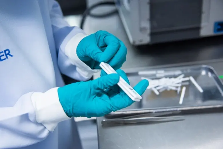 ท้องหรือไม่? ชุดตรวจฮอร์โมนโปรเจสเทอโรนตอบได้ ผลงานนักวิจัยจุฬาฯ ช่วยเกษตรกรรู้ผลการตั้งท้องสุกรสาว เพื่อวางแผนบริหารจัดการฟาร์ม