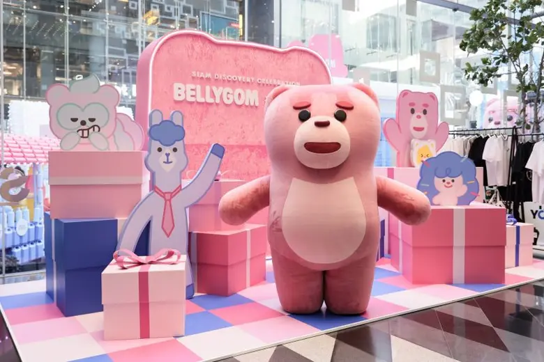สยามดิสคัฟเวอรี่ ฉลองเทศกาลแห่งความสุขในแบบซิกเนเจอร์ ในงาน "Sustainable Living X'mas Tree 2023" คอลลาบอเรชั่นกับ BELLYGOM หมีสีชมพูสุดฮอตจากเกาหลีใต้