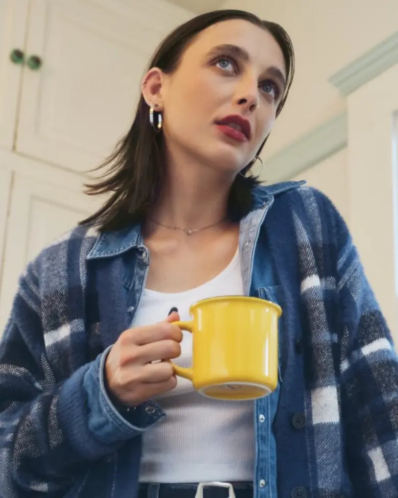 ลีวายส์(R) และ เอ็มม่า แชมเบอร์เลน ชวนแต่งตัวอย่างมีสไตล์ในช่วงเทศกาล กับแคมเปญพิเศษ It's Giving Season