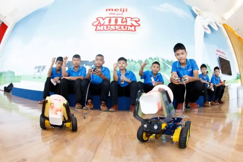 ซีพี-เมจิ' มอบหุ่นยนต์เพื่อการศึกษา-ถังขยะรีไซขุ่น เดินหน้าความยั่งยืน จ.สระบุรี