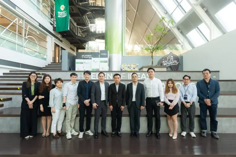 คุณพิทักษ์ รัชกิจประการ (ที่ 6 จากขวา) ปร...