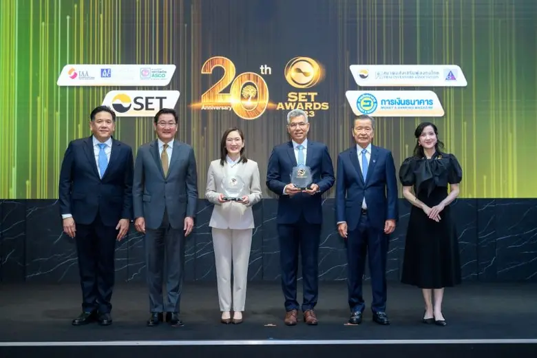 นายศิลปรัตน์ วัฒนเกษตร (ที่ 4 จากซ้าย) ปร...