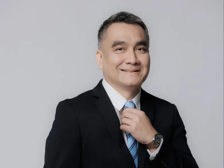 นายพรชลิต พลอยกระจ่าง รองกรรมการผู้จัดการ...