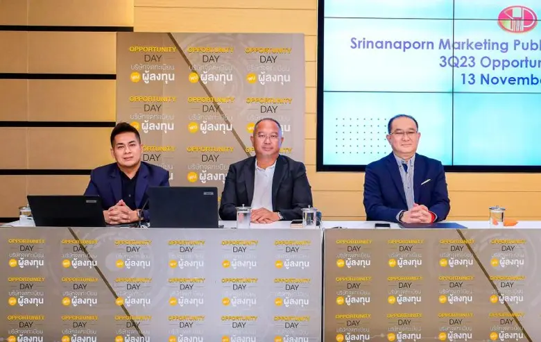 คุณฐากร ชัยสถาพร (กลาง) ประธานเจ้าหน้าที่...