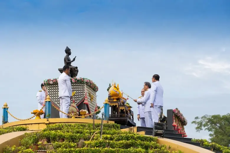 มหาวิทยาลัยรามคำแหง จัดพิธีบวงสรวงและวางพ...