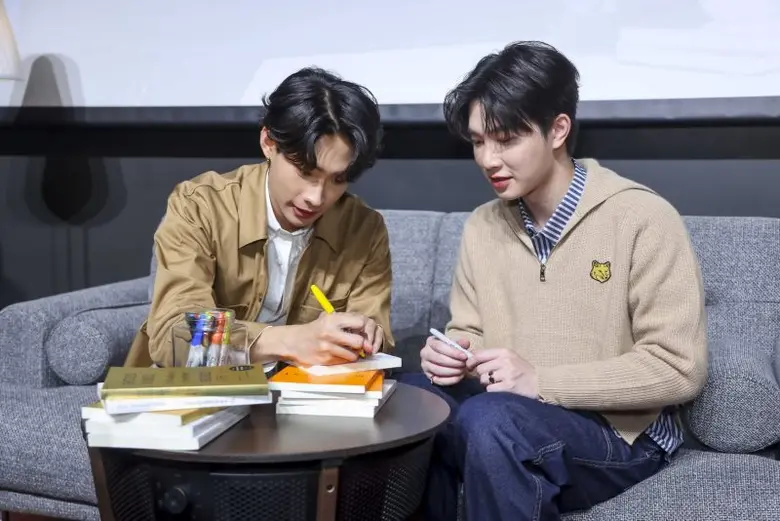 "ติวเตอร์ &amp; ยิม" จัดเต็มทุกโมเม้นต์ ปาร์ตี้ส่งท้ายปีในงาน #PraewMeetAndReadXTutorYim