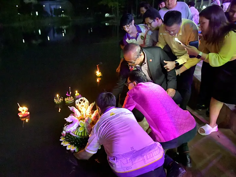 สืบสานวัฒนธรรมชาติ ลอยประทีปบูชาวารี นทีสวนบ้านแก้ว 2566