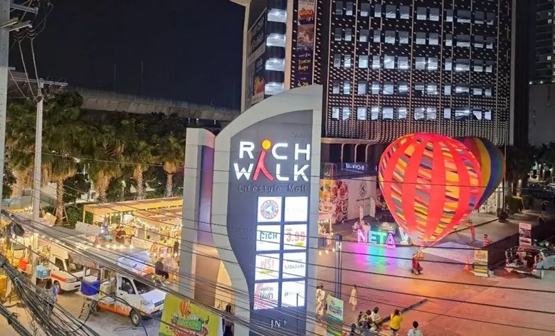 ริชี่ เพลซ จัดงาน "ฟาร์มสุข Market ส่งต่อความสุข ช้อปสนุกข้ามปีโชว์บอลลูนยักษ์แห่งแรกย่านศรีนครินทร์"