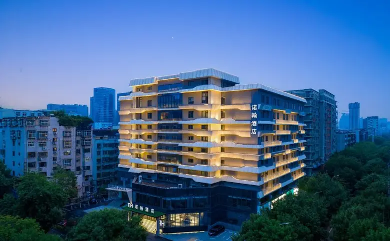 ไมเนอร์ โฮเทลส์ (Minor Hotels) และ ฟันยาร...