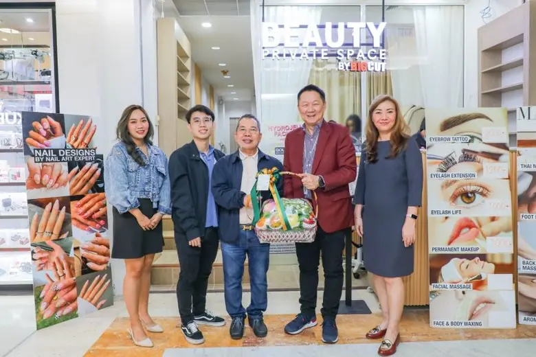 นายสมพล ตรีภพนารถ (ที่ 4 จากซ้าย) ประธานเ...