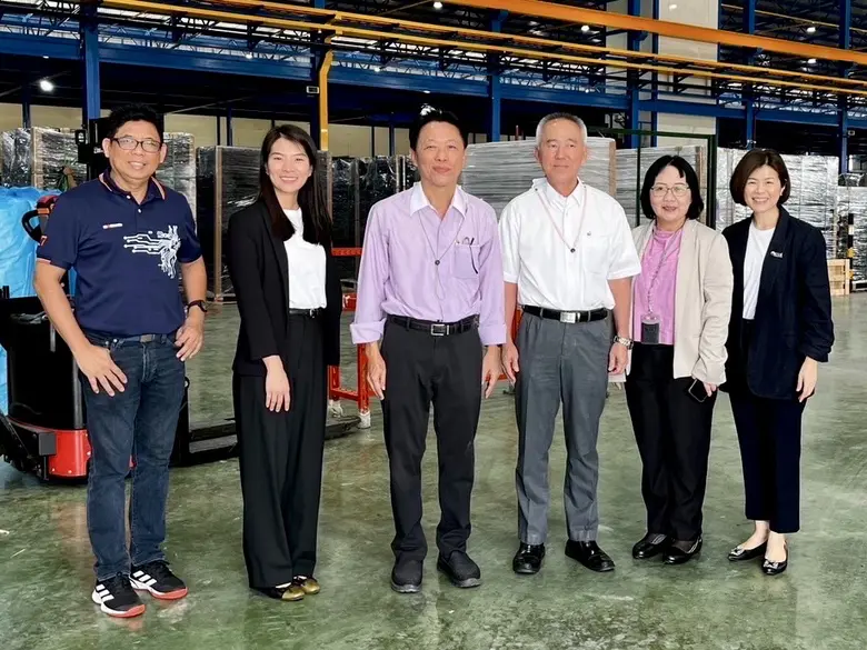 นายธานิน สัจจะบริบูรณ์ (คนที่ 3 จากซ้าย) ...