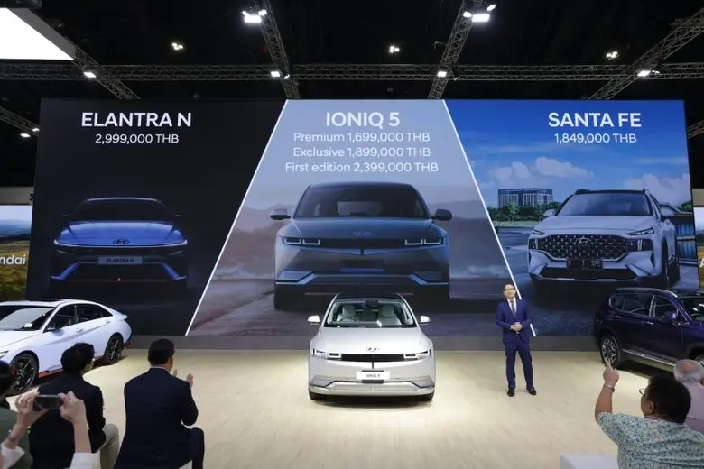 ฮุนได สร้างปรากฏการณ์สุดยิ่งใหญ่ใน MOTOR EXPO 2023 อลังการกับธีมบูธ PIXEL CLOUD ครั้งแรกของโลก เปิดตัวรถไฟฟ้ารุ่นแรก พร้อมเสริมทัพโมเดลใหม่ ครอบคลุมตลาดกว่าที่เคย