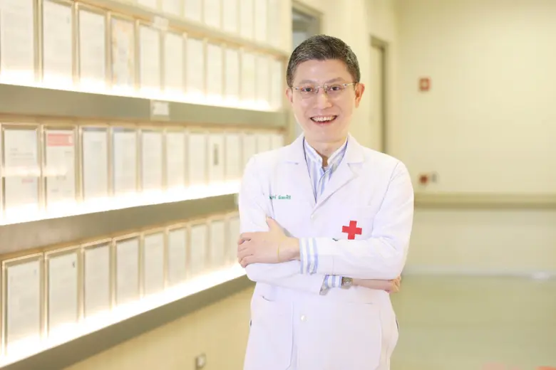 "แก้วน้ำกันสำลัก" นวัตกรรมจุฬาฯ ตัวช่วยผู้ป่วยระบบประสาท ดื่มน้ำอย่างมั่นใจ ไม่สำลัก