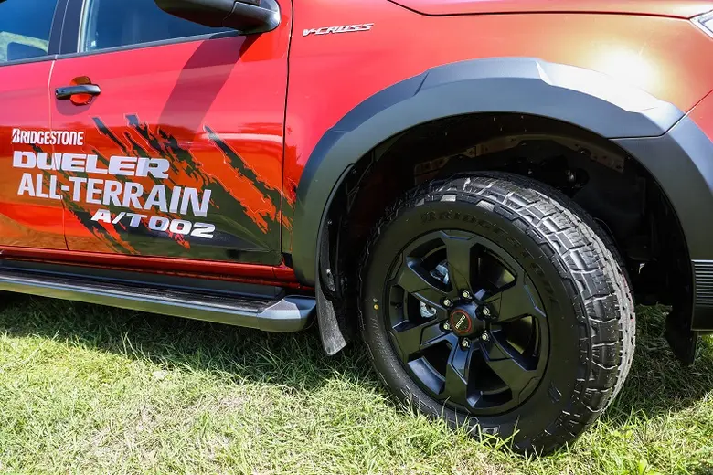 บริดจสโตนร่วมงาน "ISUZU V-CROSS 4x4…UNLOCK THE MASTER SPIRIT" พร้อมสนับสนุนผลิตภัณฑ์ "BRIDGESTONE DUELER ALL-TERRAIN A/T002"