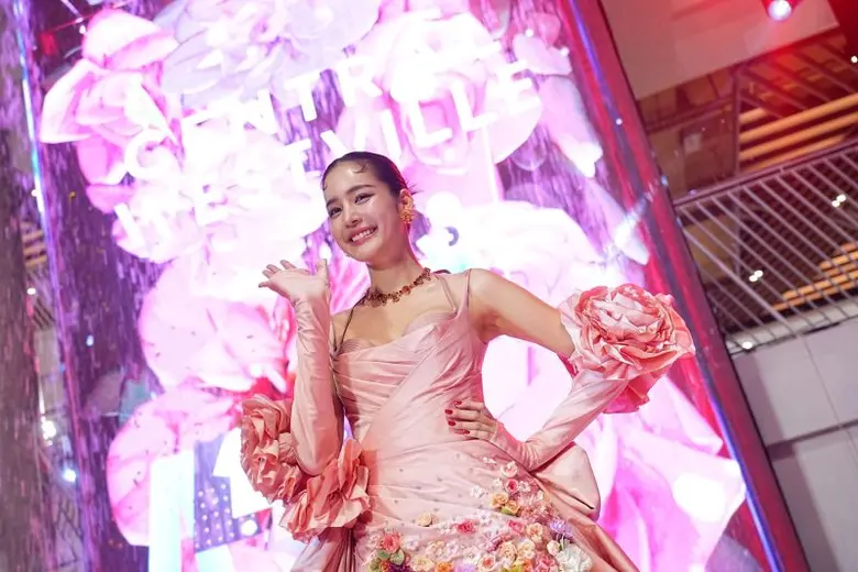 สุดคึกคักกับบรรยากาศเปิด "เซ็นทรัล เวสต์ว...