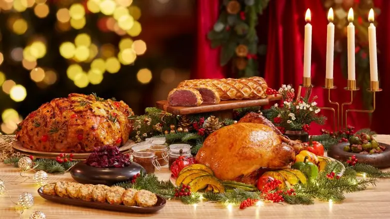 โรงแรมเพนนินซูลา กรุงเทพฯ จัดงานเฉลิมฉลองเทศกาลคริสต์มาสและต้อนรับปีใหม่ 2567 ด้วยความอบอุ่นอย่างหรูหรา